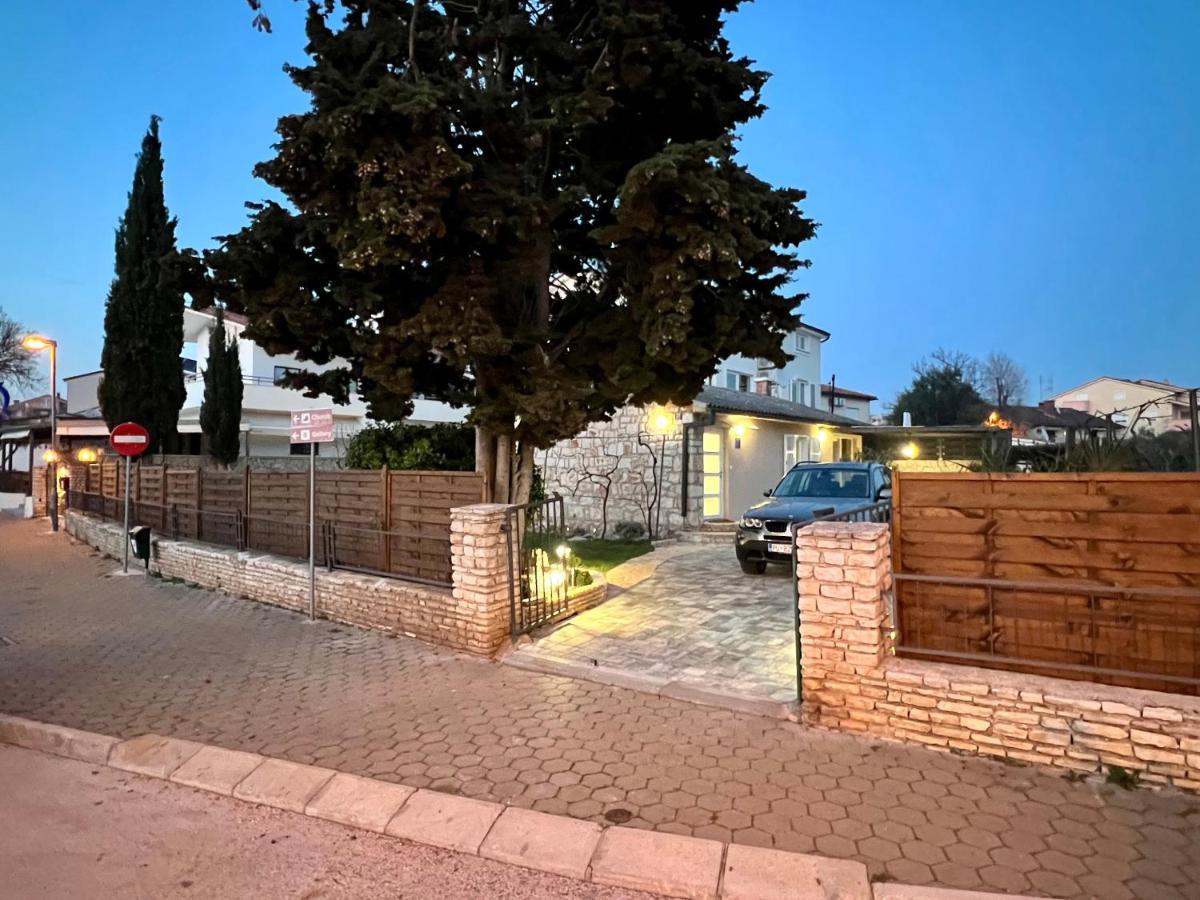 Holiday House "Laurus Garden" With Private Parking 梅杜林 外观 照片