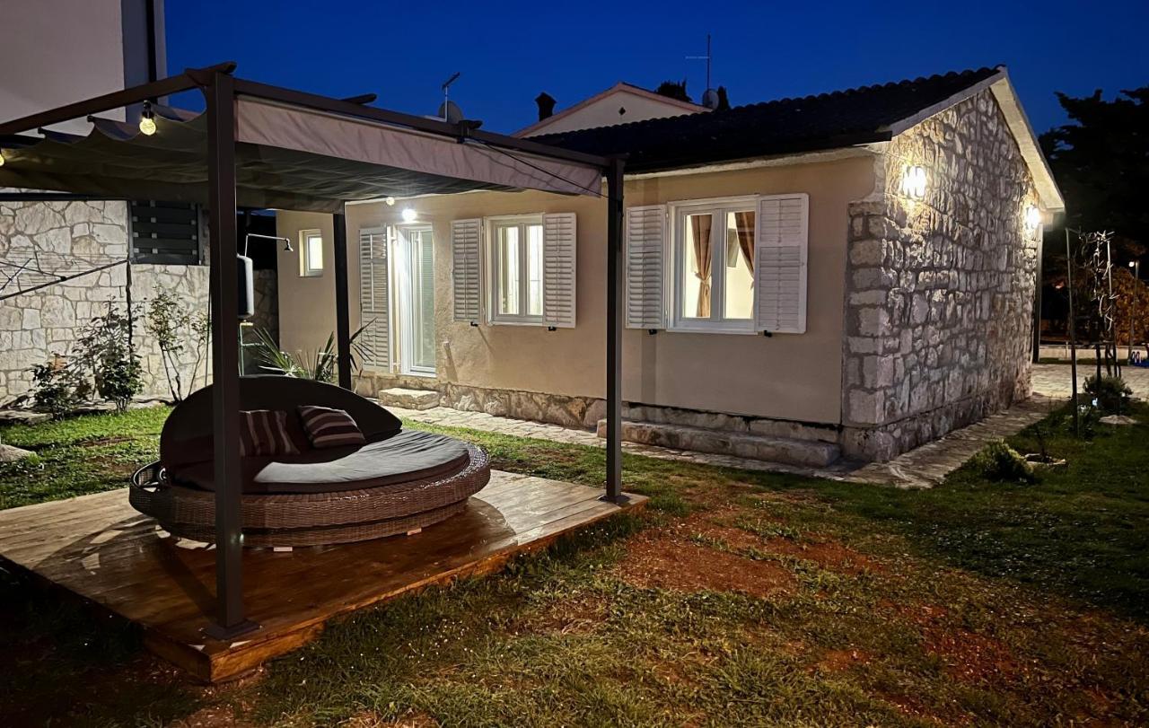 Holiday House "Laurus Garden" With Private Parking 梅杜林 外观 照片