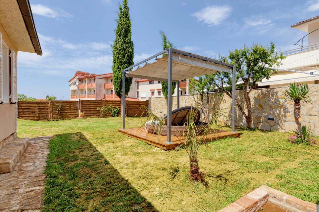 Holiday House "Laurus Garden" With Private Parking 梅杜林 外观 照片