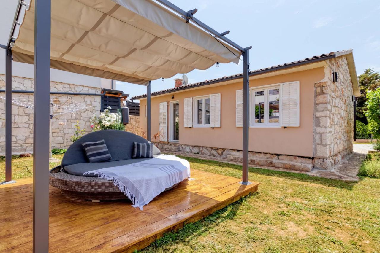 Holiday House "Laurus Garden" With Private Parking 梅杜林 外观 照片
