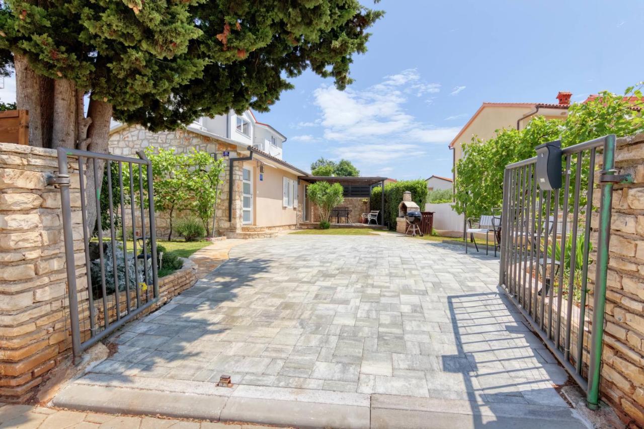 Holiday House "Laurus Garden" With Private Parking 梅杜林 外观 照片