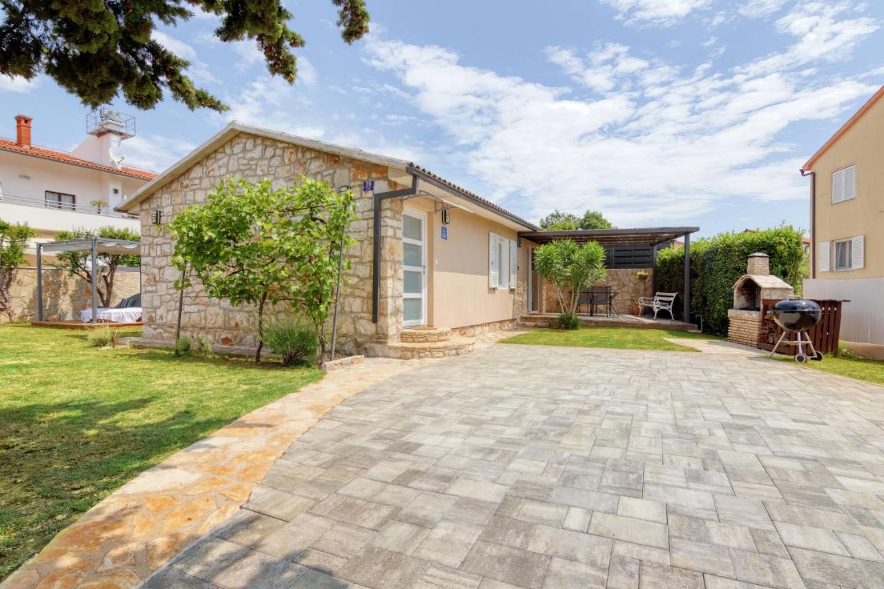 Holiday House "Laurus Garden" With Private Parking 梅杜林 外观 照片